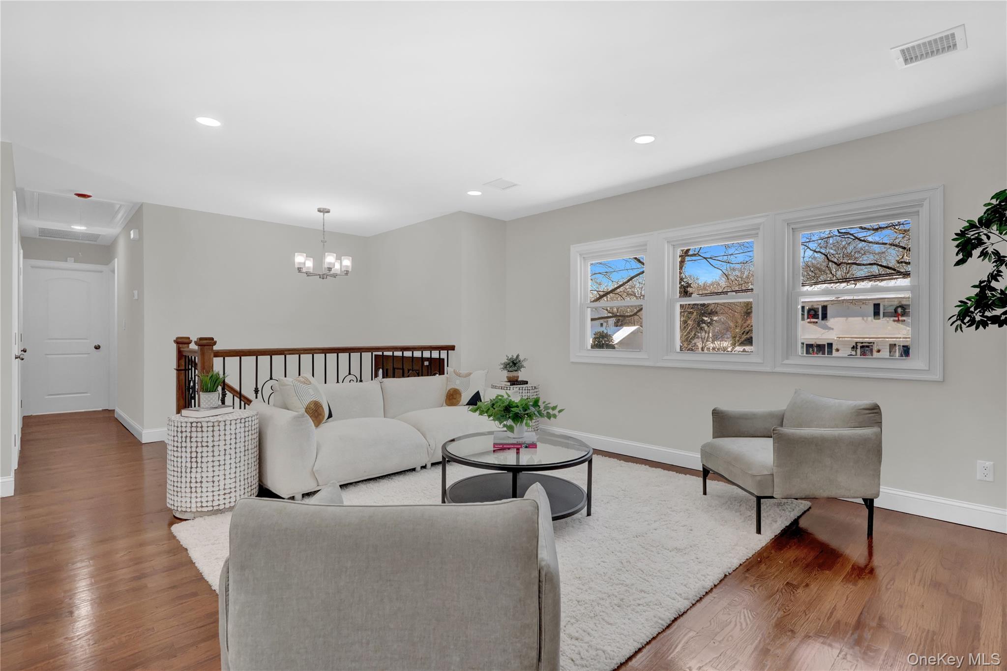 3 Jayne Avenue, Melville, NY 11747