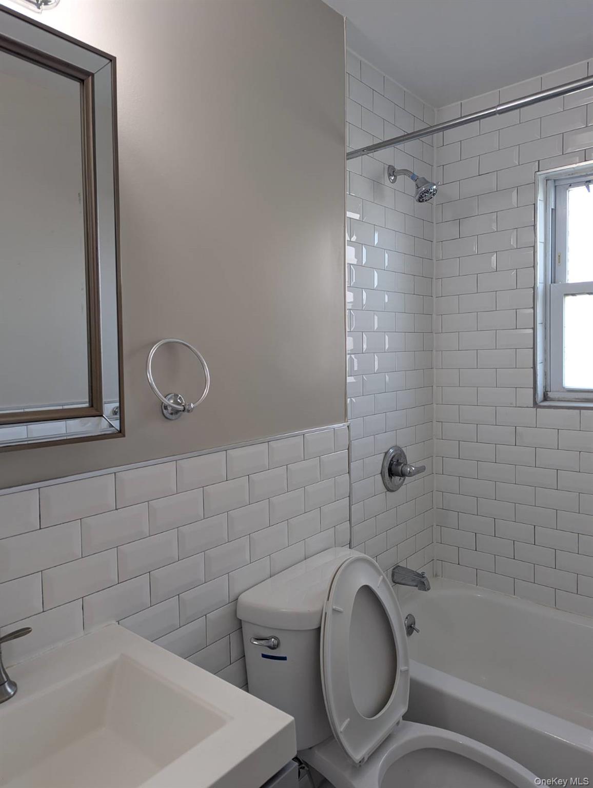 11A Hemlock Drive # 8, Bay Shore, NY 11706