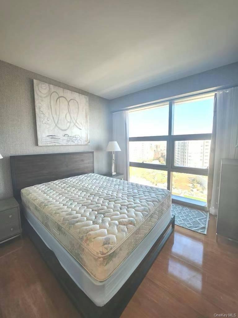 131-01 40th Road # 19Z, Flushing, NY 11354