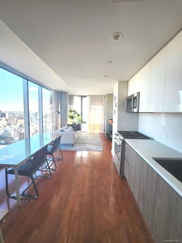 131-01 40th Road # 19Z, Flushing, NY 11354