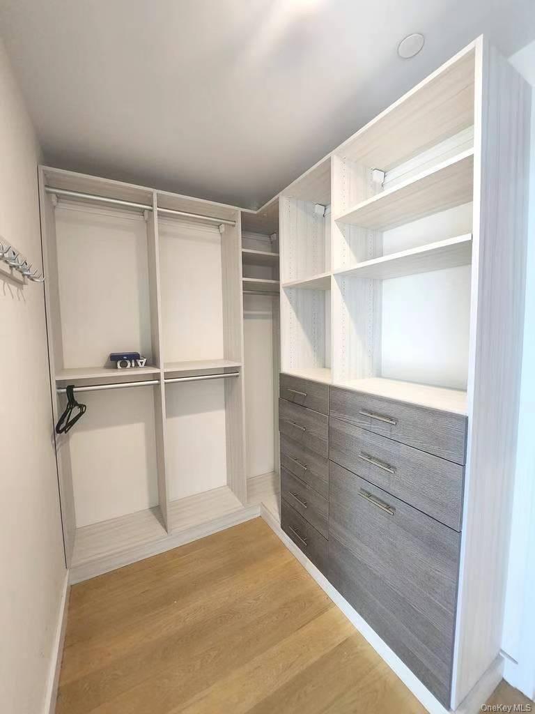 131-01 40th Road # 19Z, Flushing, NY 11354