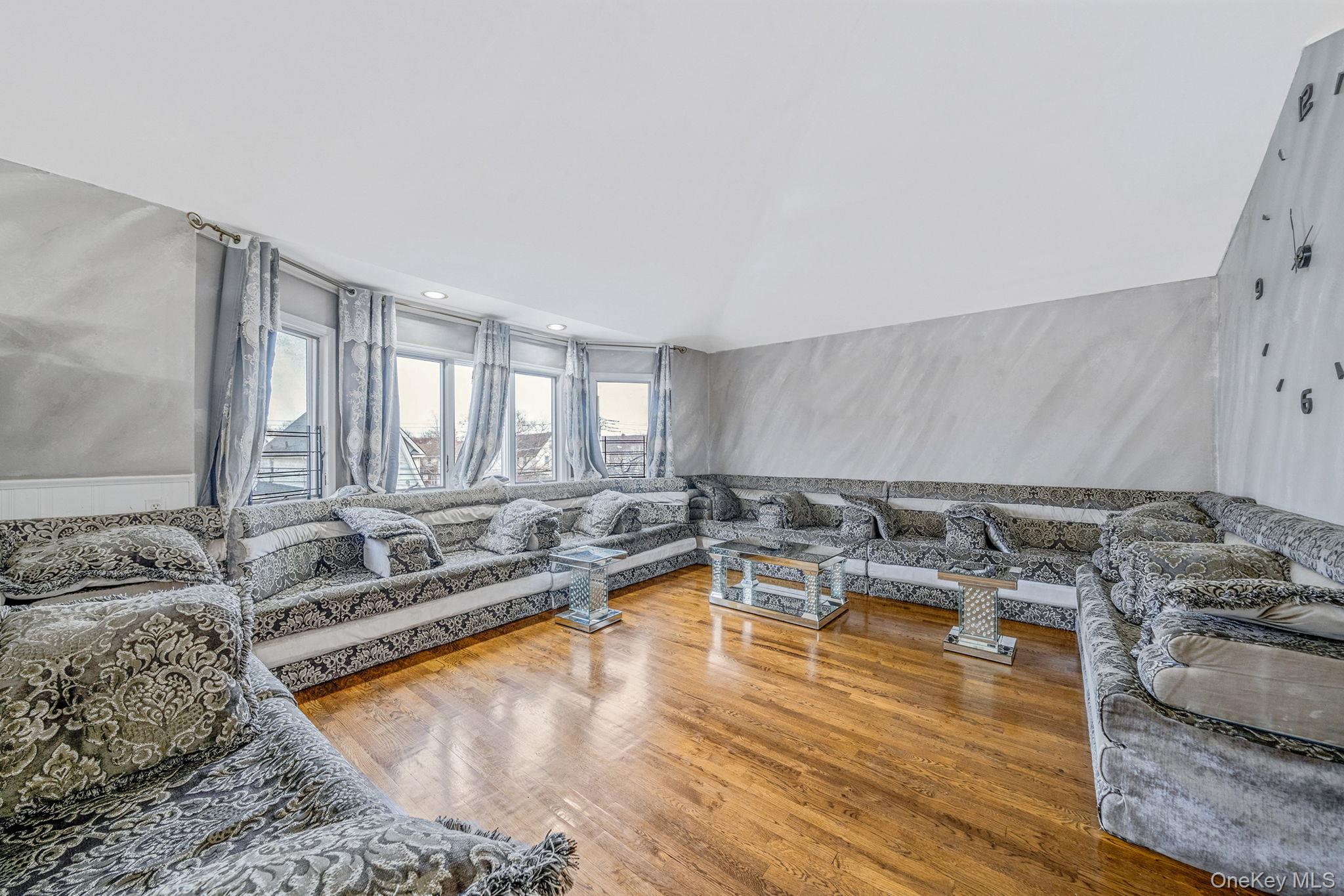 8470 159th Street, Jamaica Hills, NY 11432