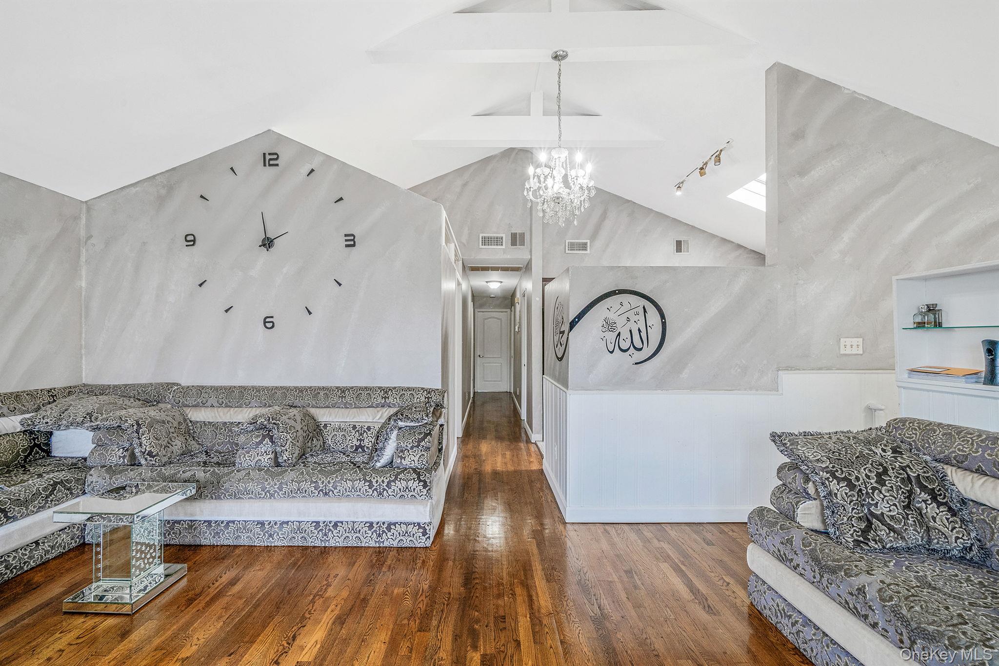 8470 159th Street, Jamaica Hills, NY 11432