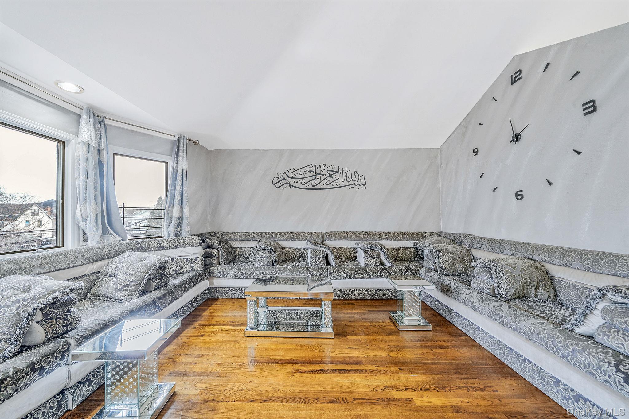 8470 159th Street, Jamaica Hills, NY 11432