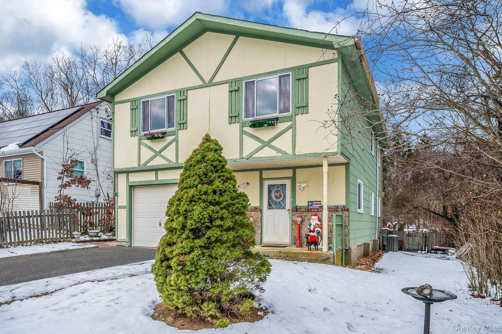 244 Lakeside Trail, Ridge, NY 11961