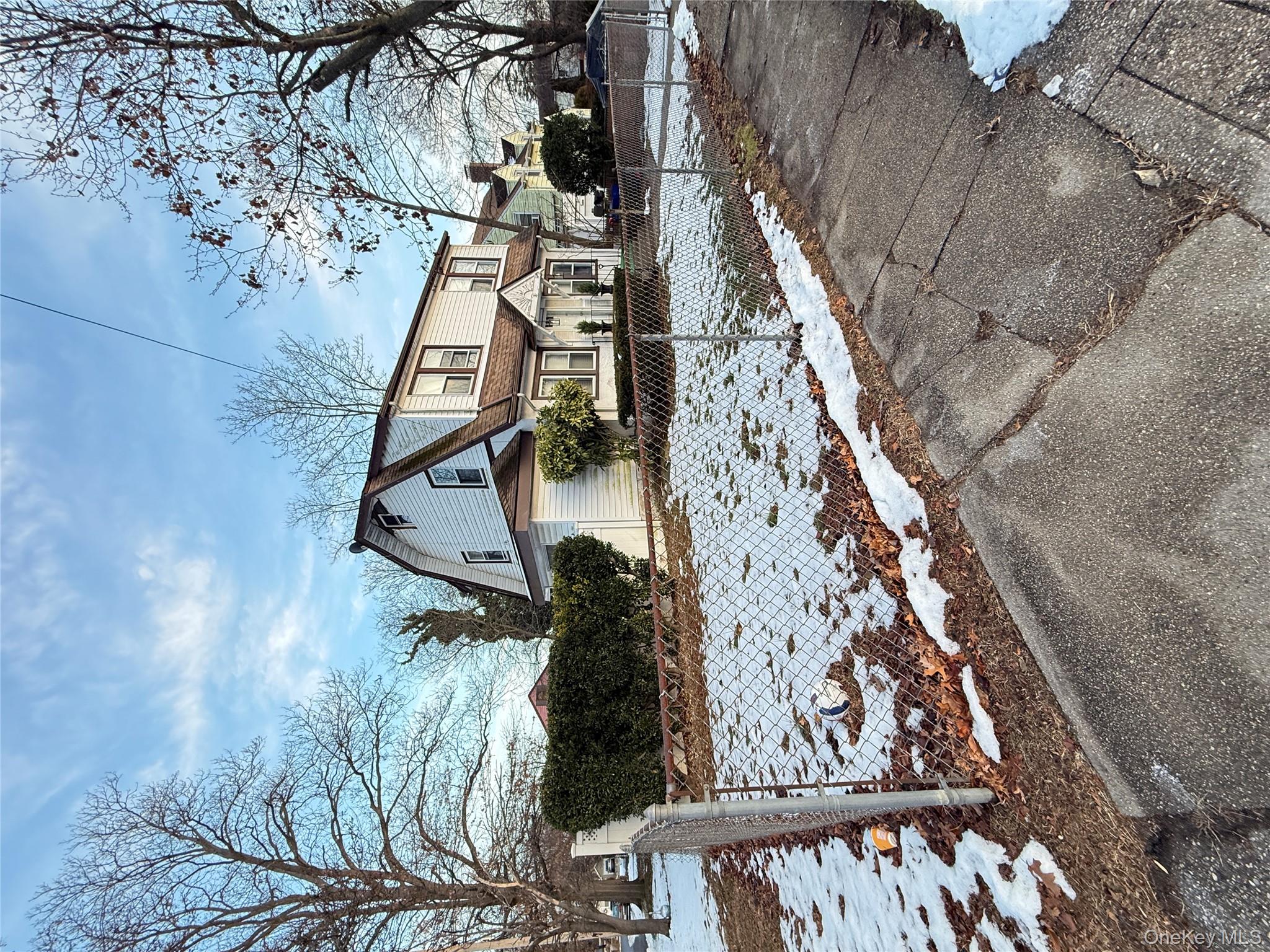 18 Hotchkiss Place, Freeport, NY 11520