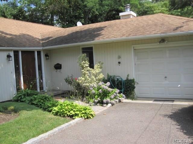 26 Ridge Drive E, Roslyn, NY 11576
