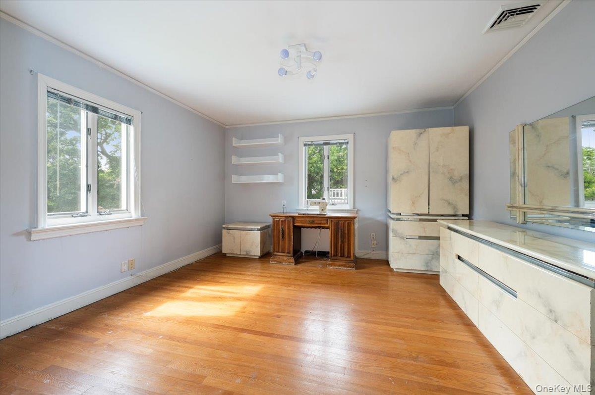 1 Parkside Drive, Great Neck, NY 11021