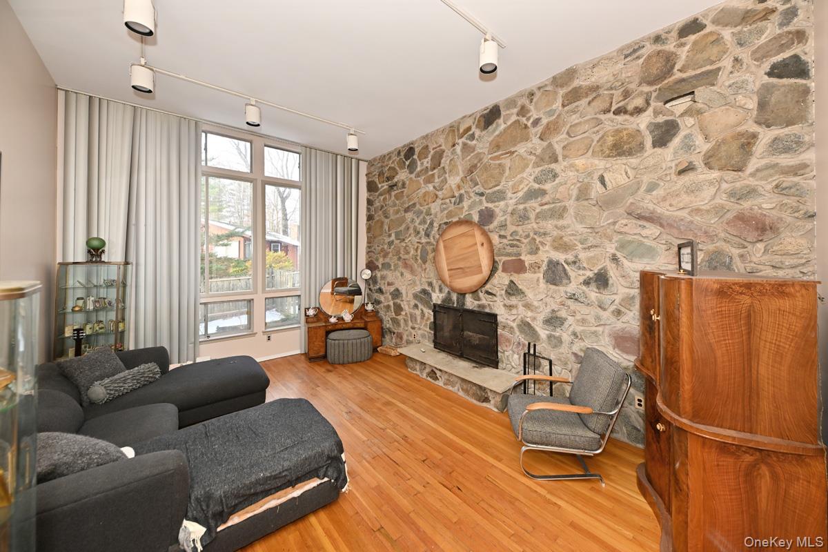 11 Lomond Avenue, Chestnut Ridge, NY 10977