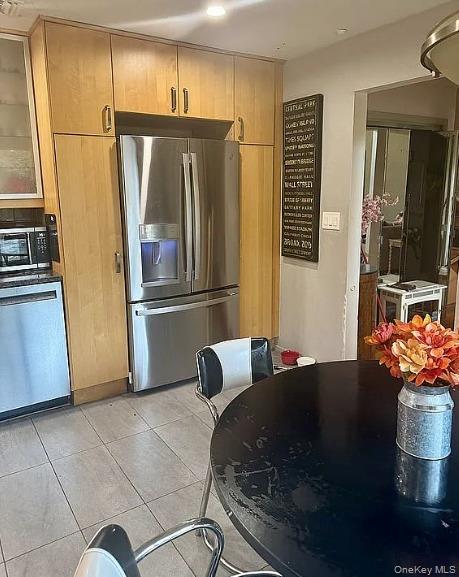 11 Lomond Avenue, Chestnut Ridge, NY 10977