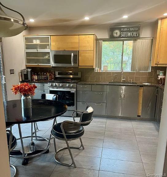 11 Lomond Avenue, Chestnut Ridge, NY 10977