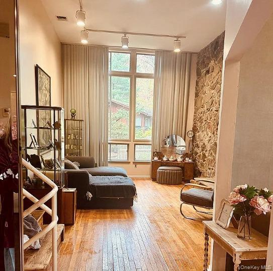 11 Lomond Avenue, Chestnut Ridge, NY 10977