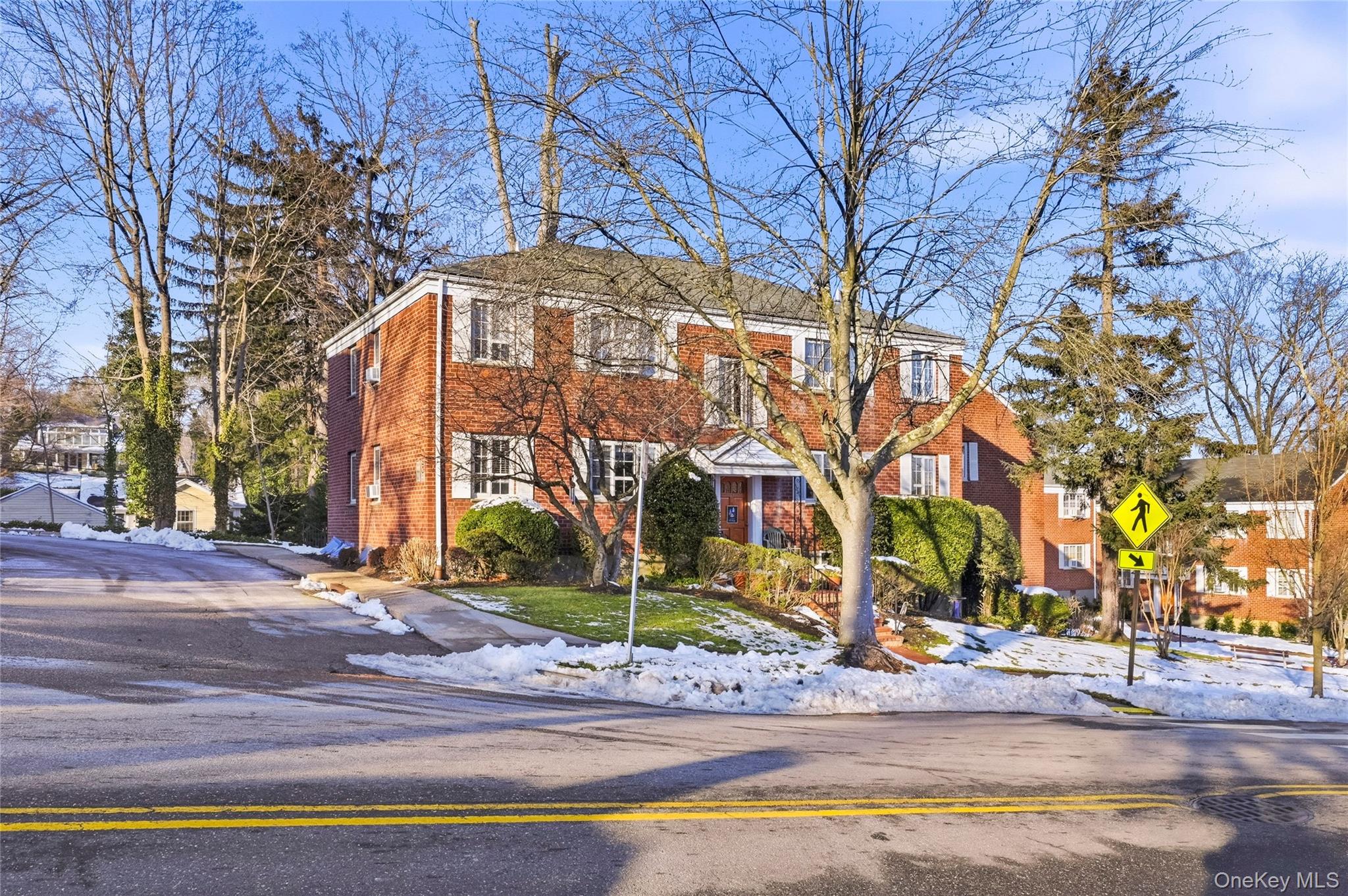 47 Nathan Hale Drive # 14A, Huntington, NY 11743