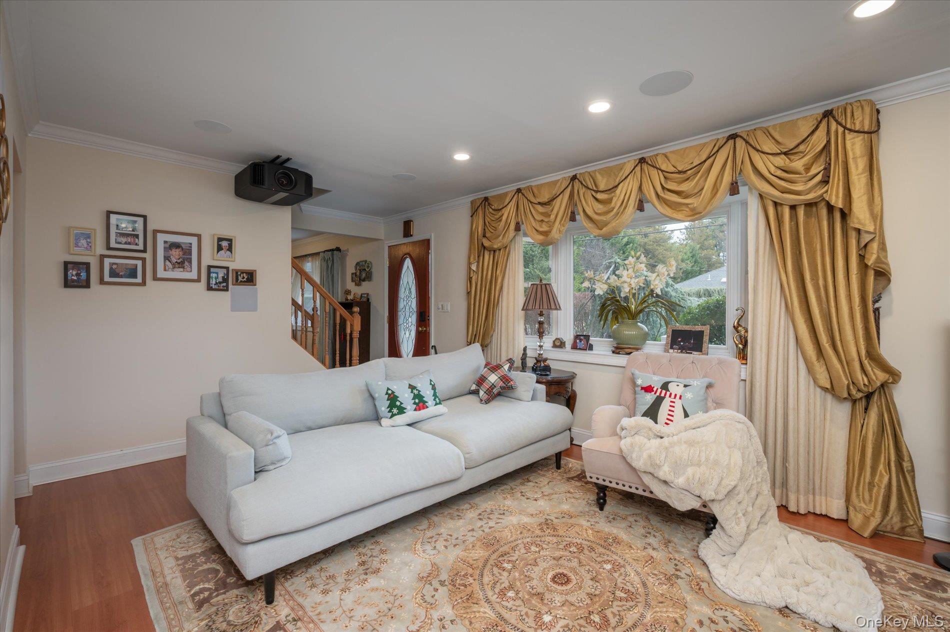 8 Hillside Lane, Syosset, NY 11791