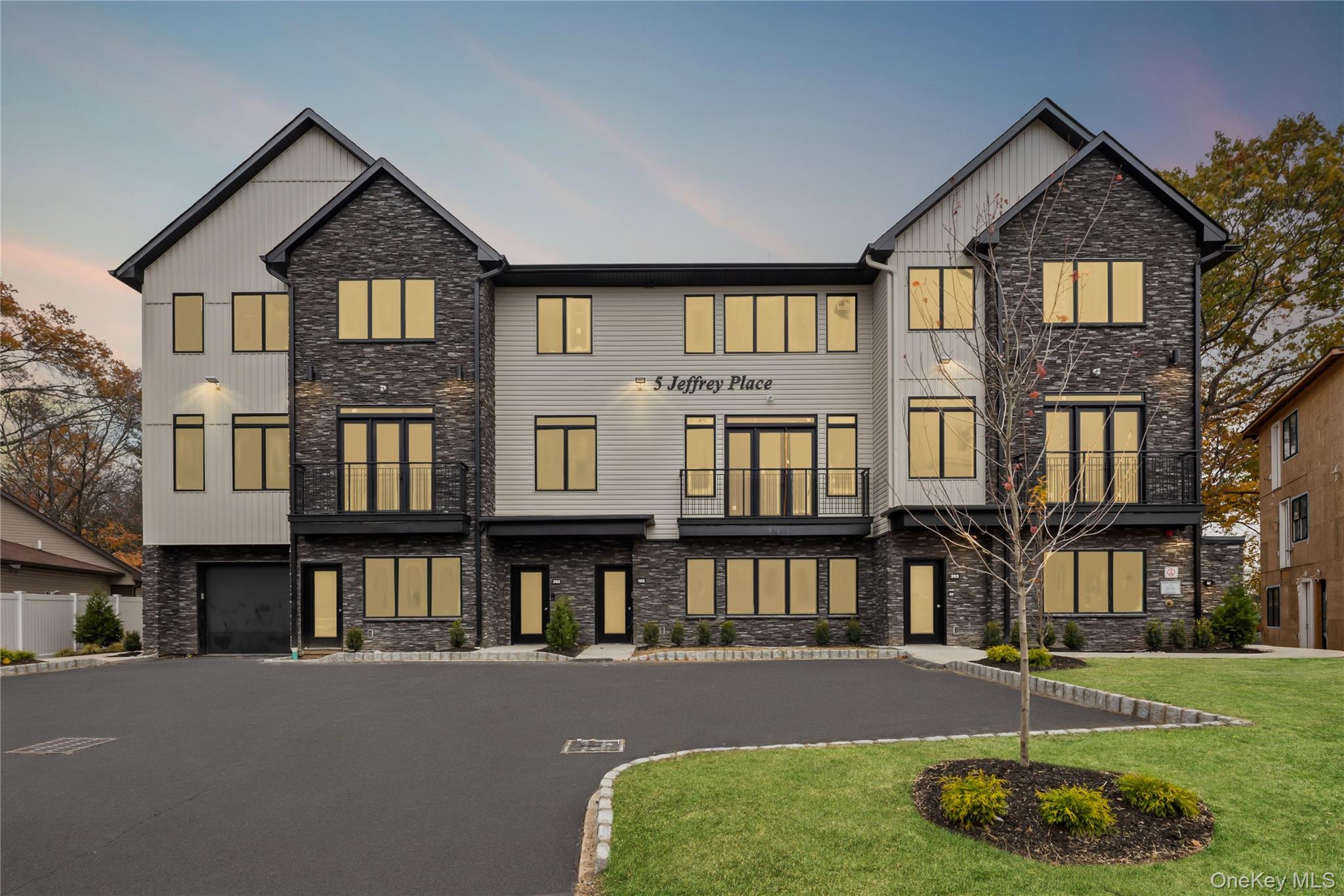 5 Jeffrey Place # 102, Monsey, NY 10952