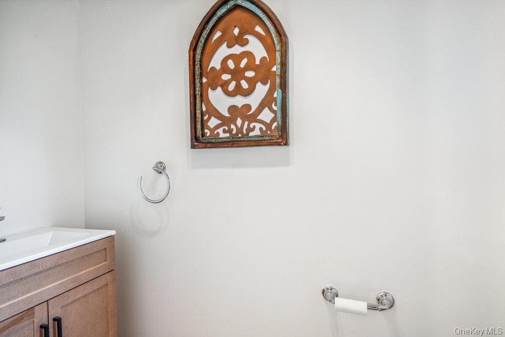 44 Sandy Hollow Road, Port Washington, NY 11050