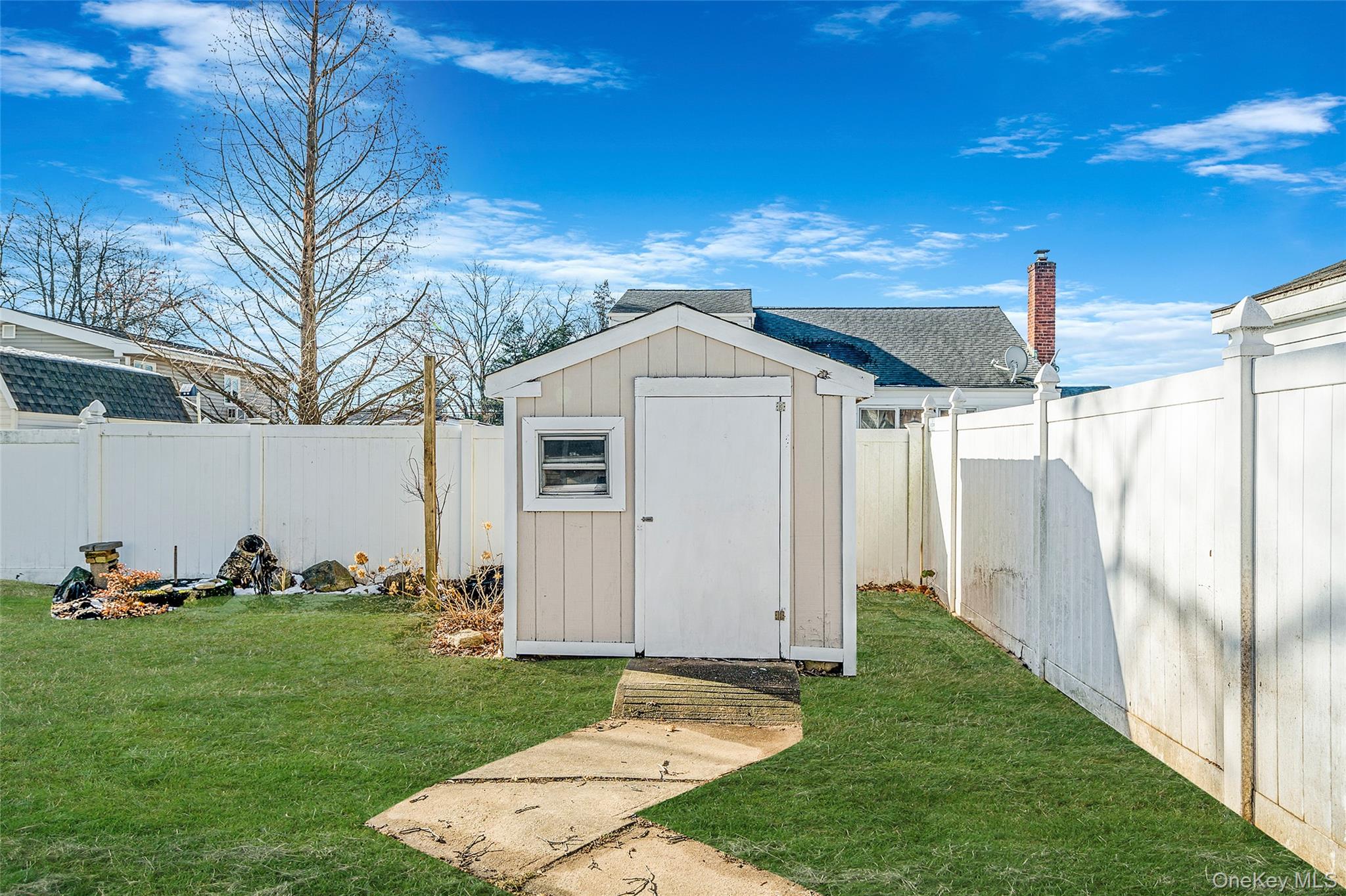 266 W 16th Street, Deer Park, NY 11729