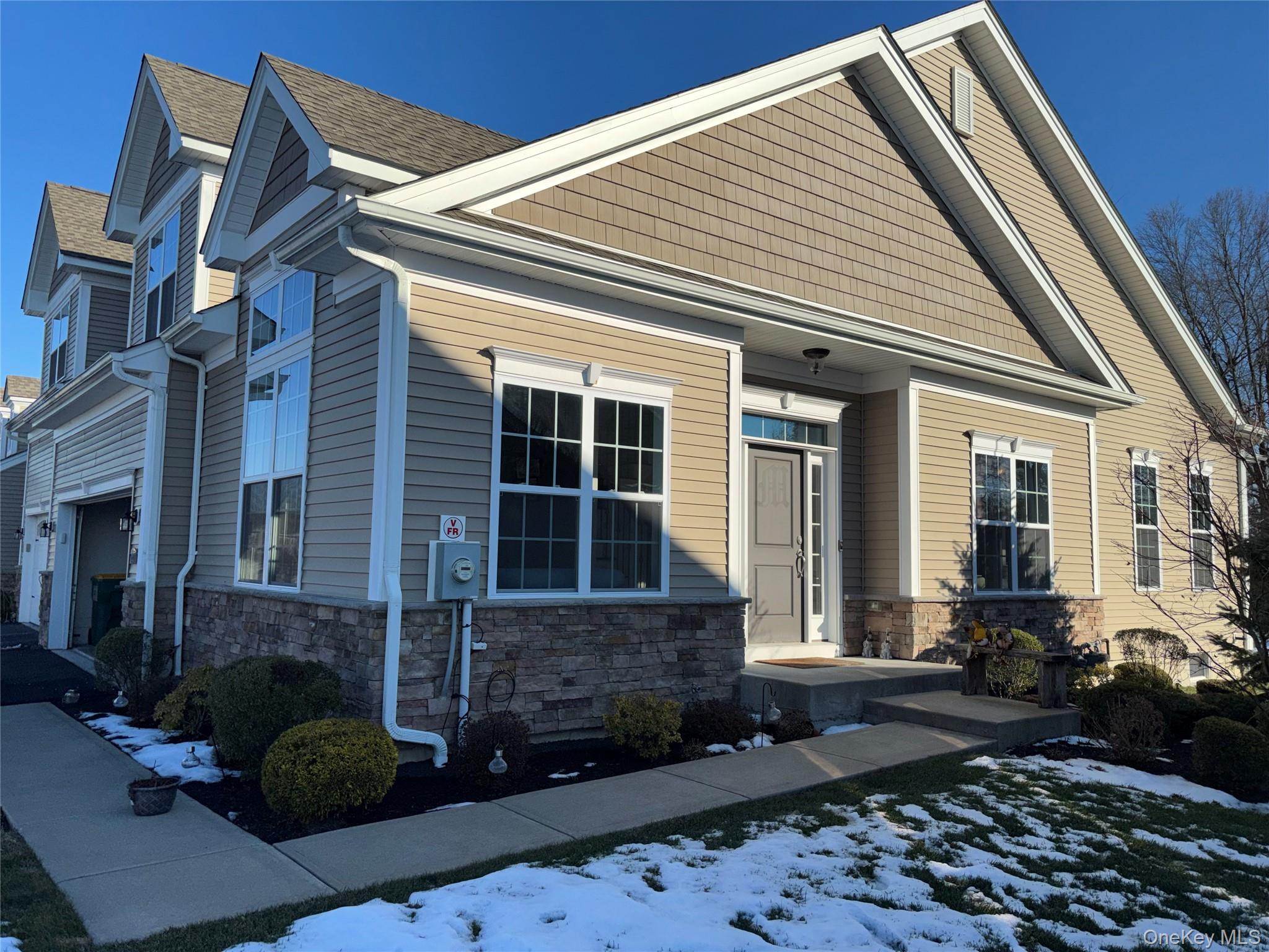 27 Dutch Court, Wappingers Falls, NY 12590