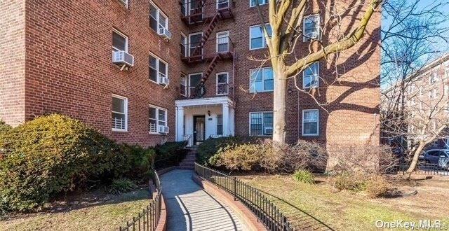 8115 35th Ave # 6, Jackson Heights, NY 11372
