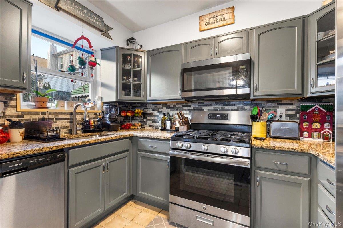 2761 Hering Avenue, Bronx, NY 10469