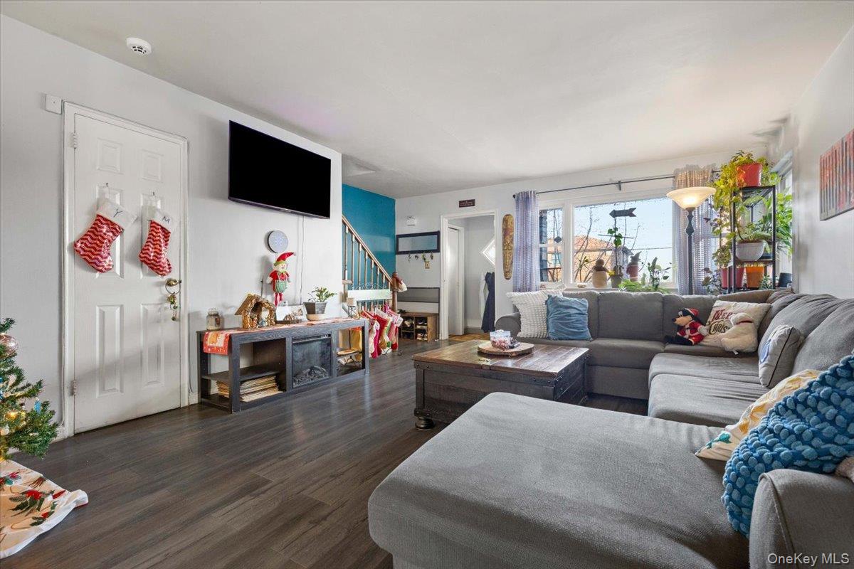 2761 Hering Avenue, Bronx, NY 10469