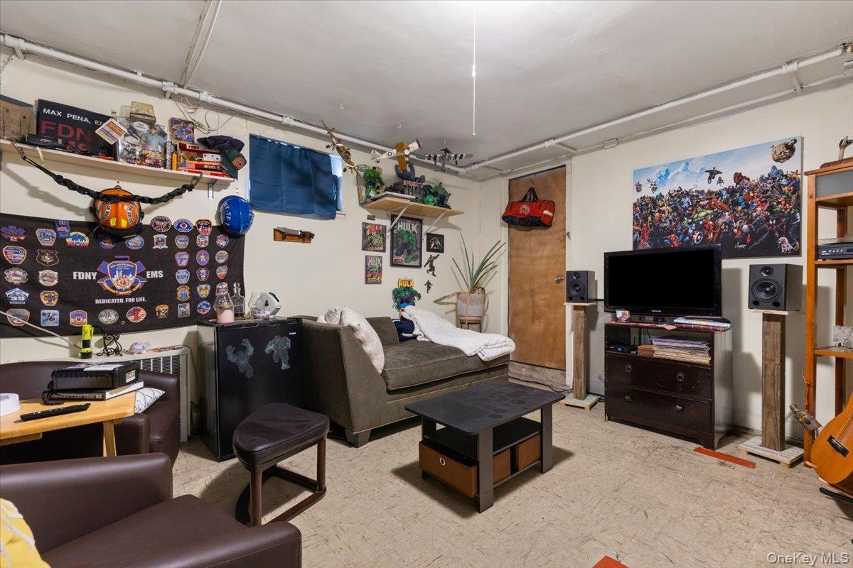 2761 Hering Avenue, Bronx, NY 10469