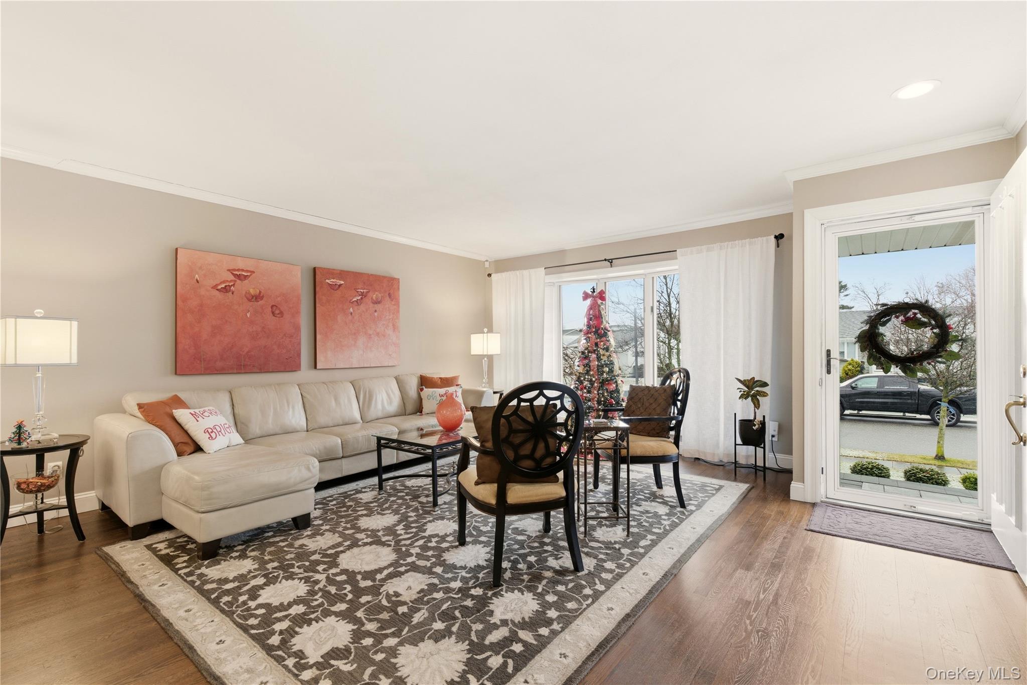 28 Garden Circle, Syosset, NY 11791