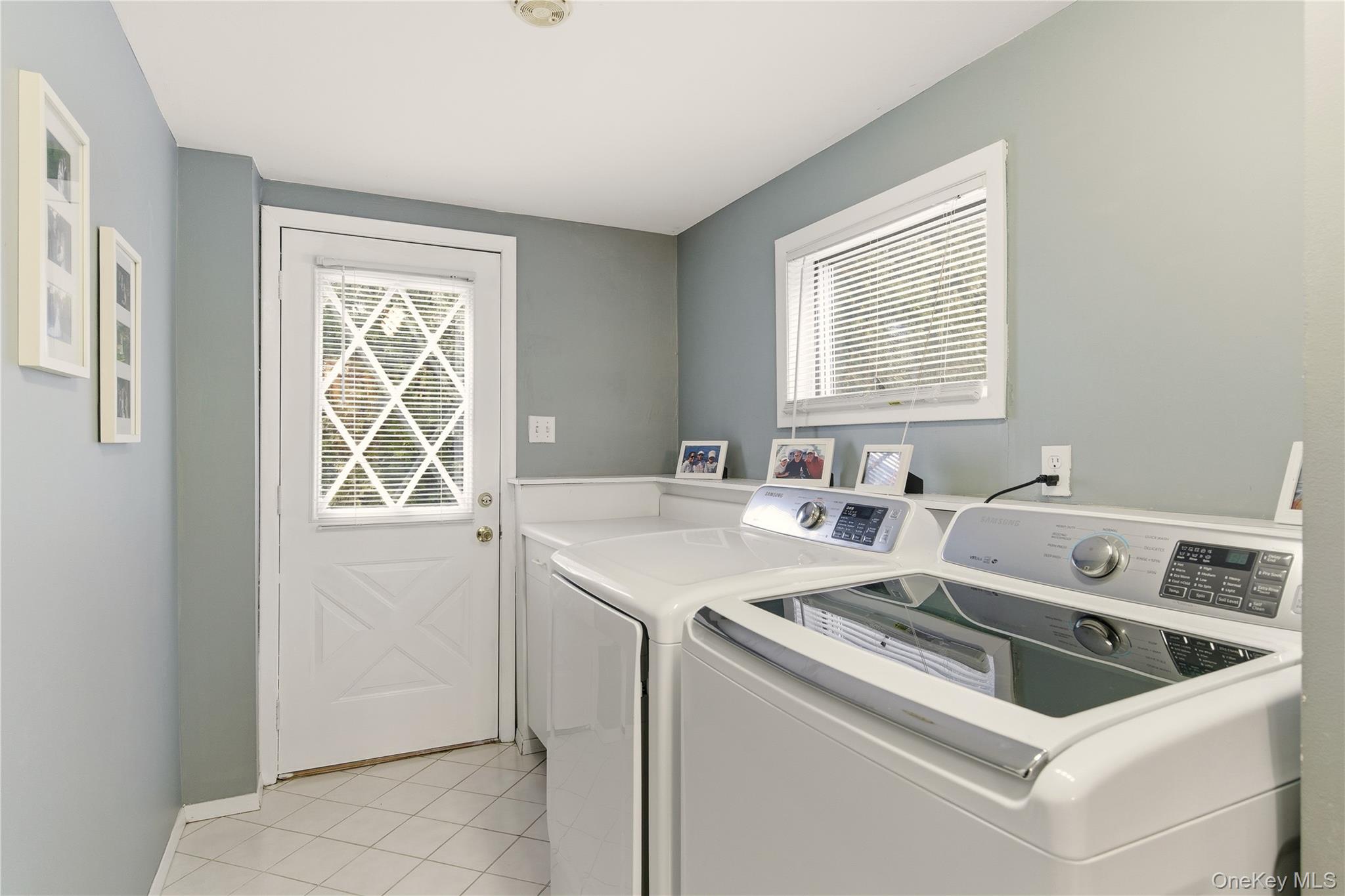 28 Garden Circle, Syosset, NY 11791