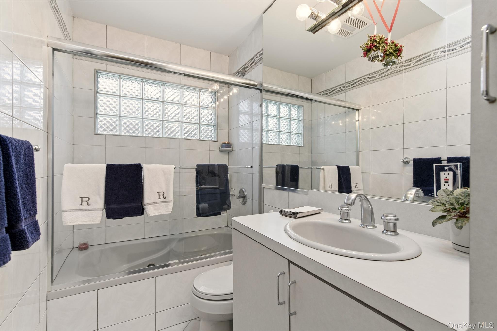 28 Garden Circle, Syosset, NY 11791