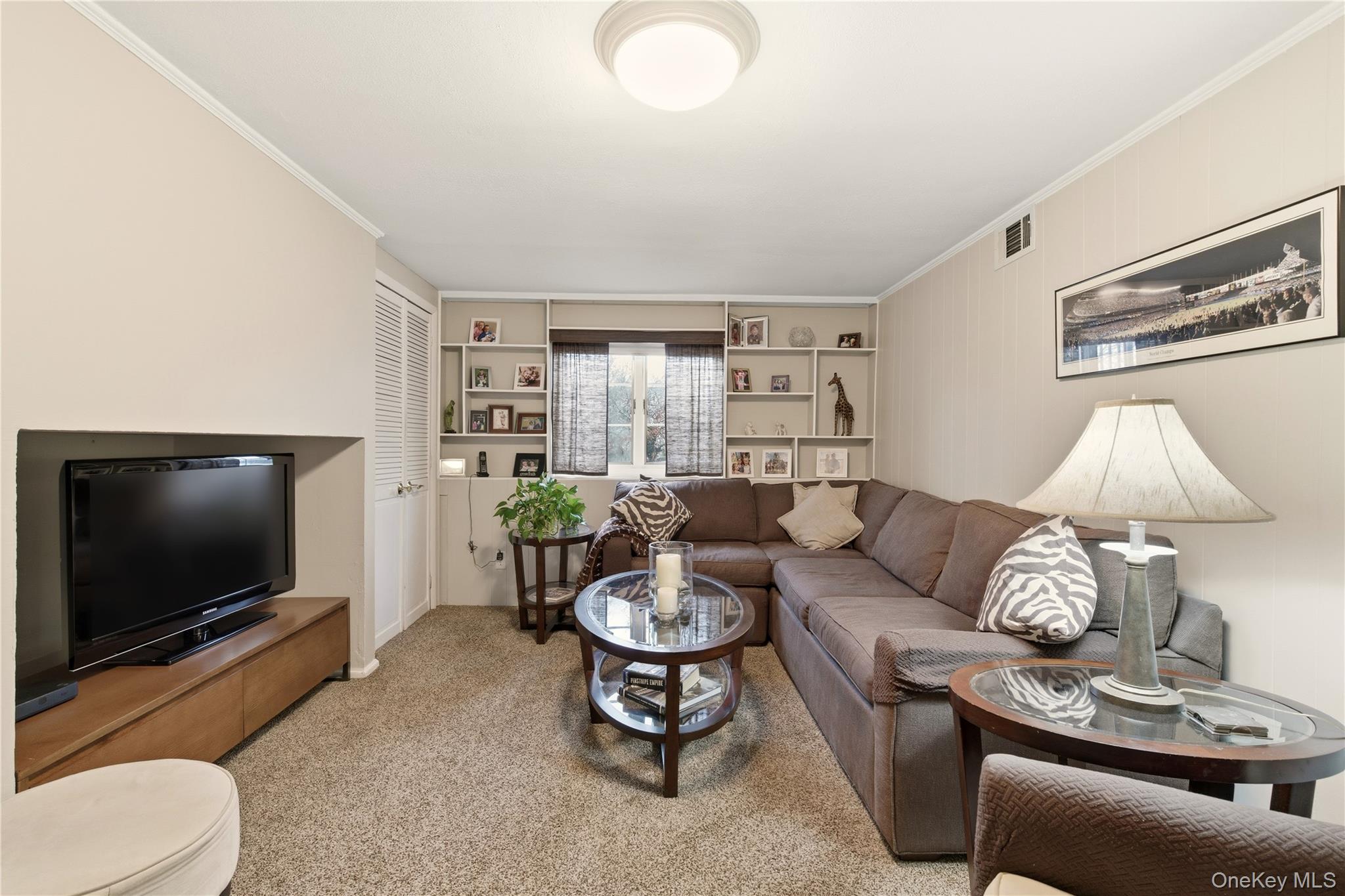 28 Garden Circle, Syosset, NY 11791