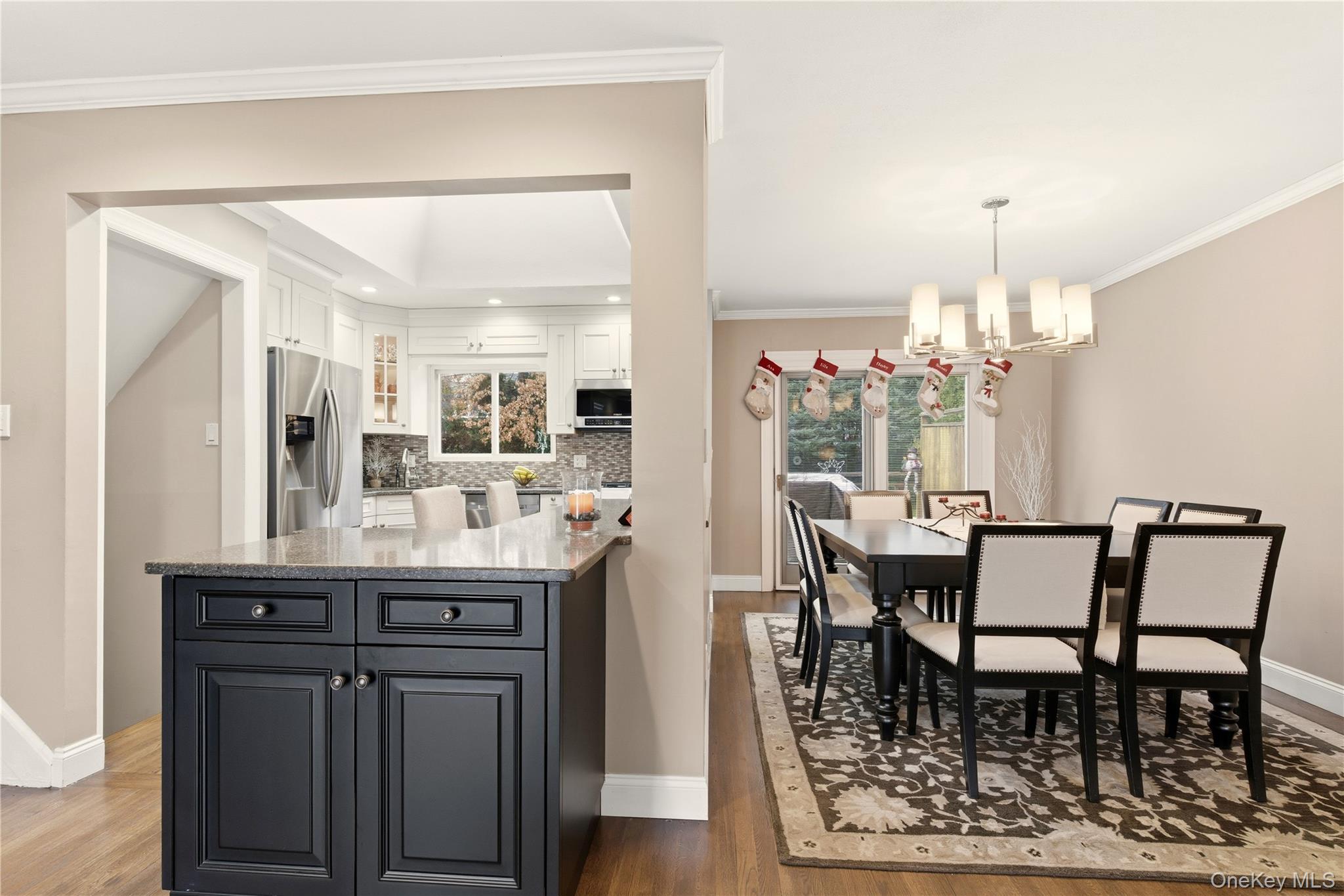 28 Garden Circle, Syosset, NY 11791