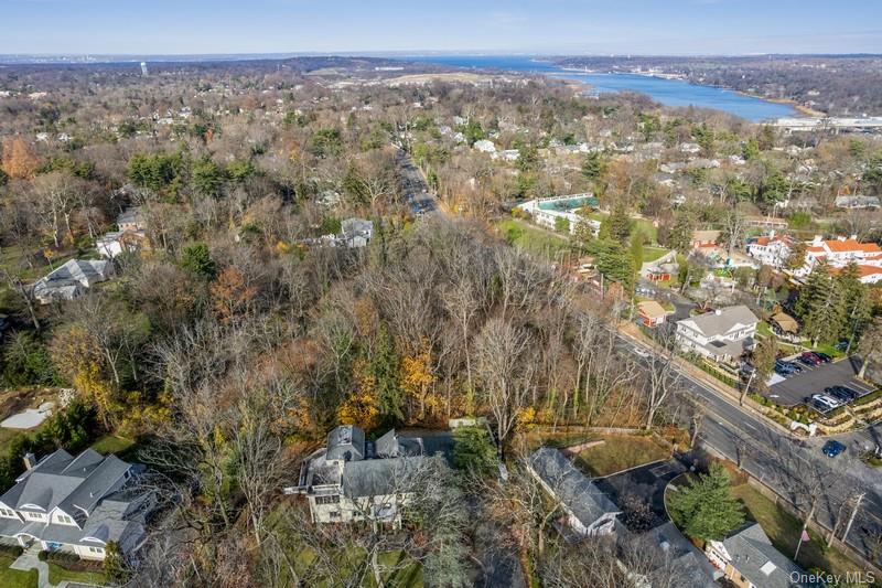 6 The Maples, Roslyn, NY 11576