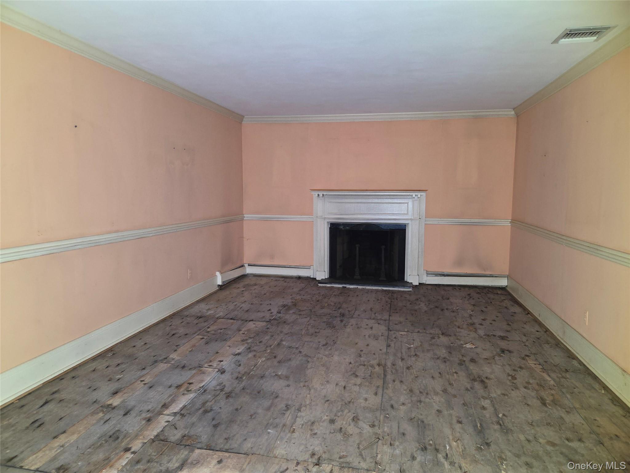 38 Amherst Court, Huntington, NY 11743