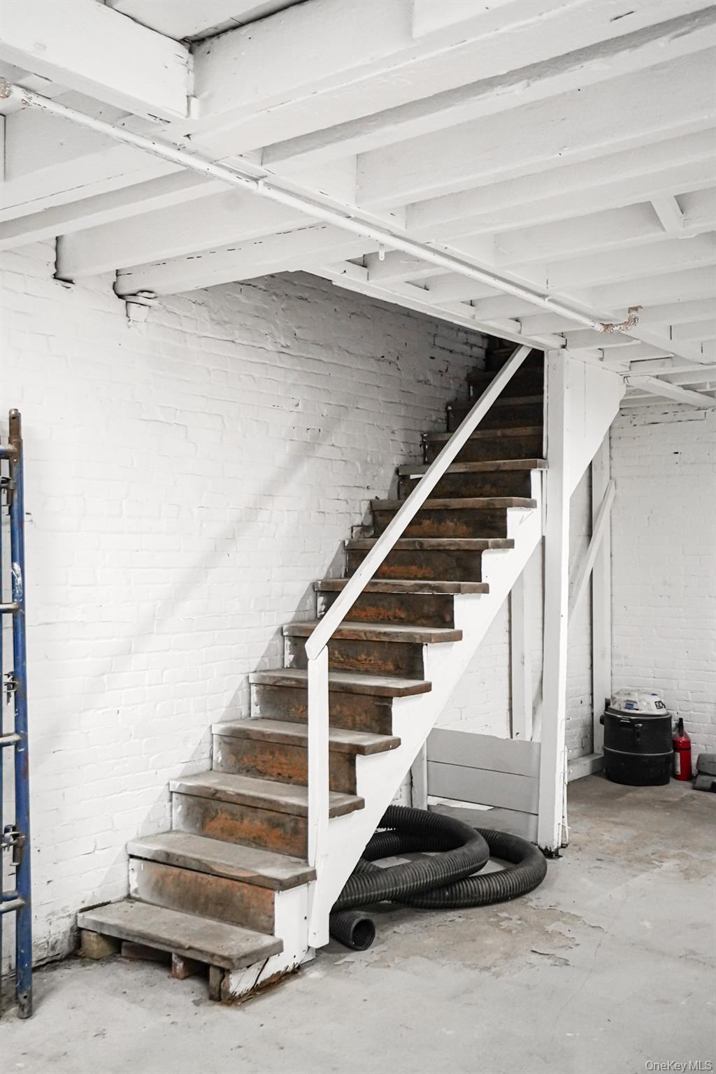 32 Chambers Street, Newburgh, NY 12550