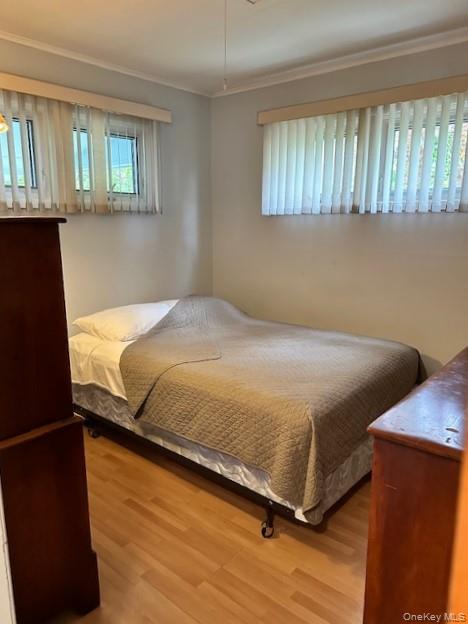 4 Oakhurst Road, Hampton Bays, NY 11946