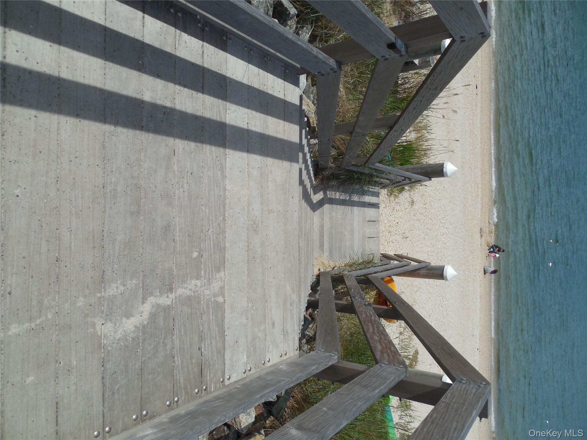 4 Oakhurst Road, Hampton Bays, NY 11946