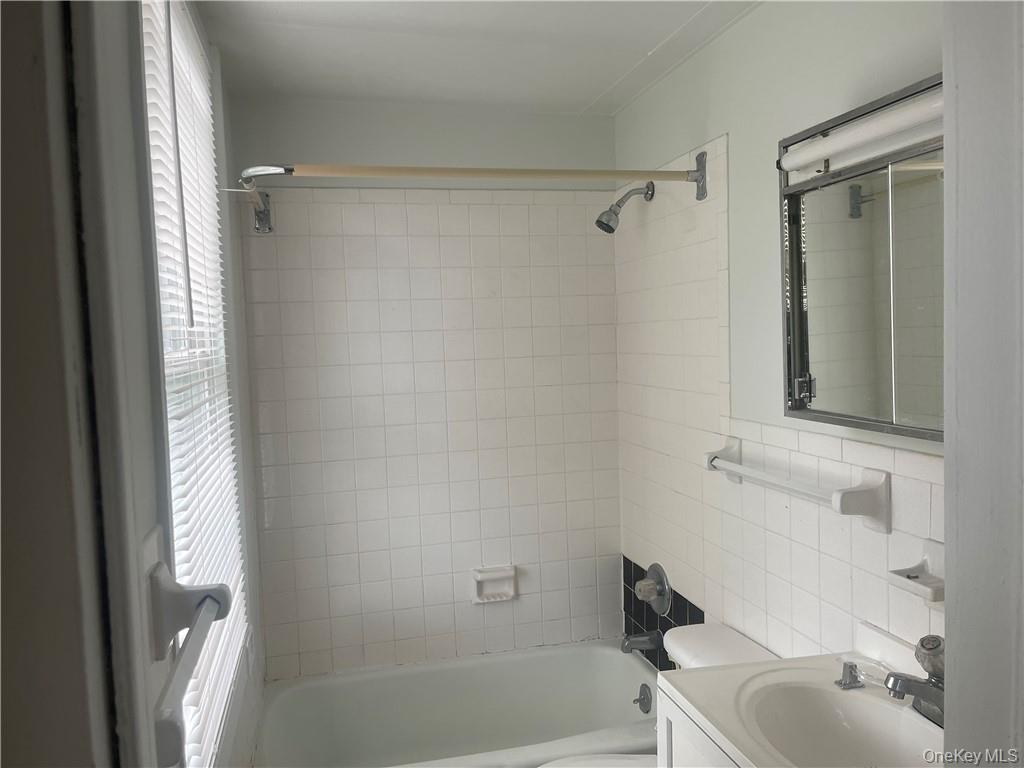 8 Mansion Street # 2, Poughkeepsie, NY 12601