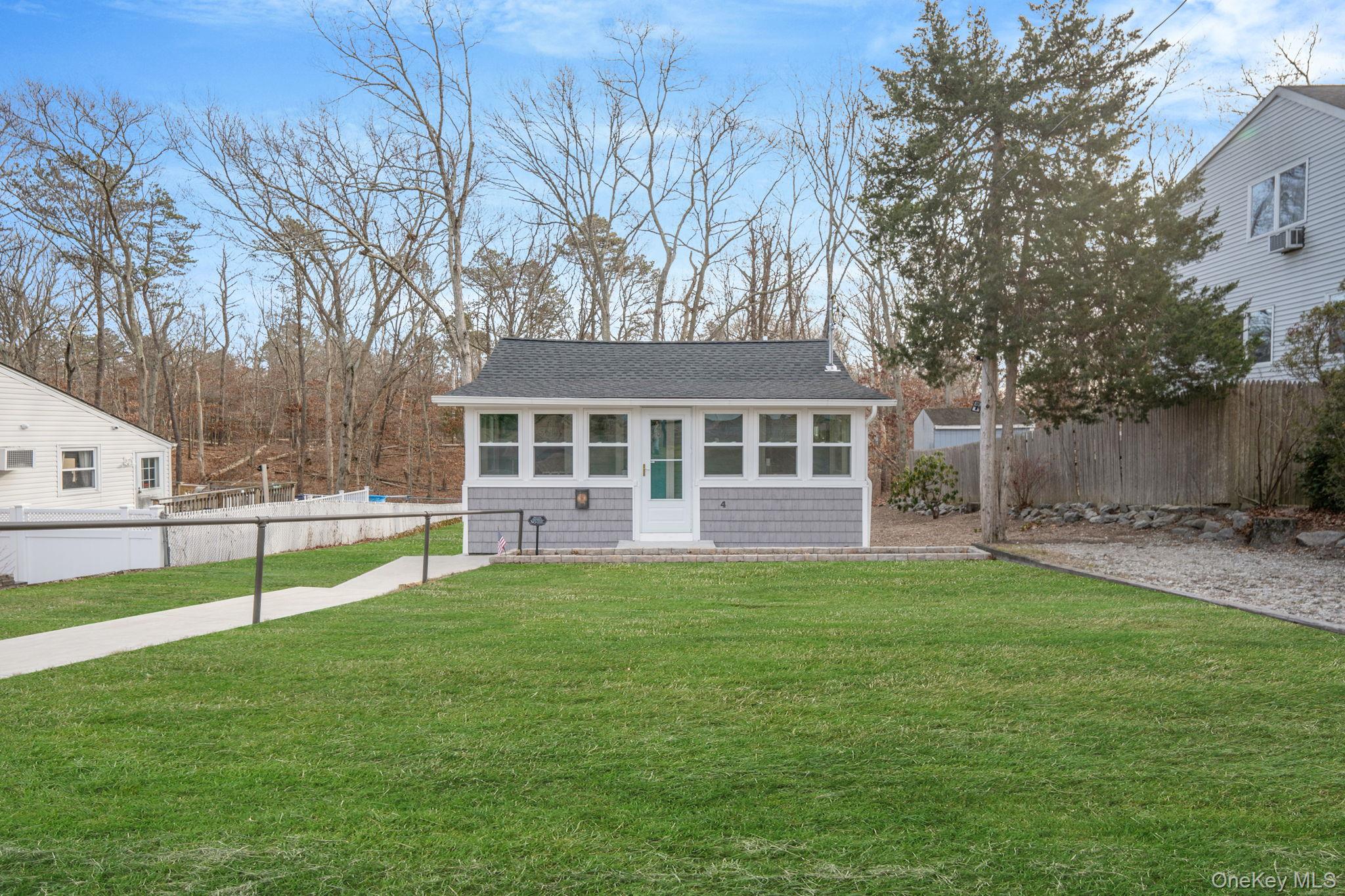 4 Wyandanch Trail, Ridge, NY 11961