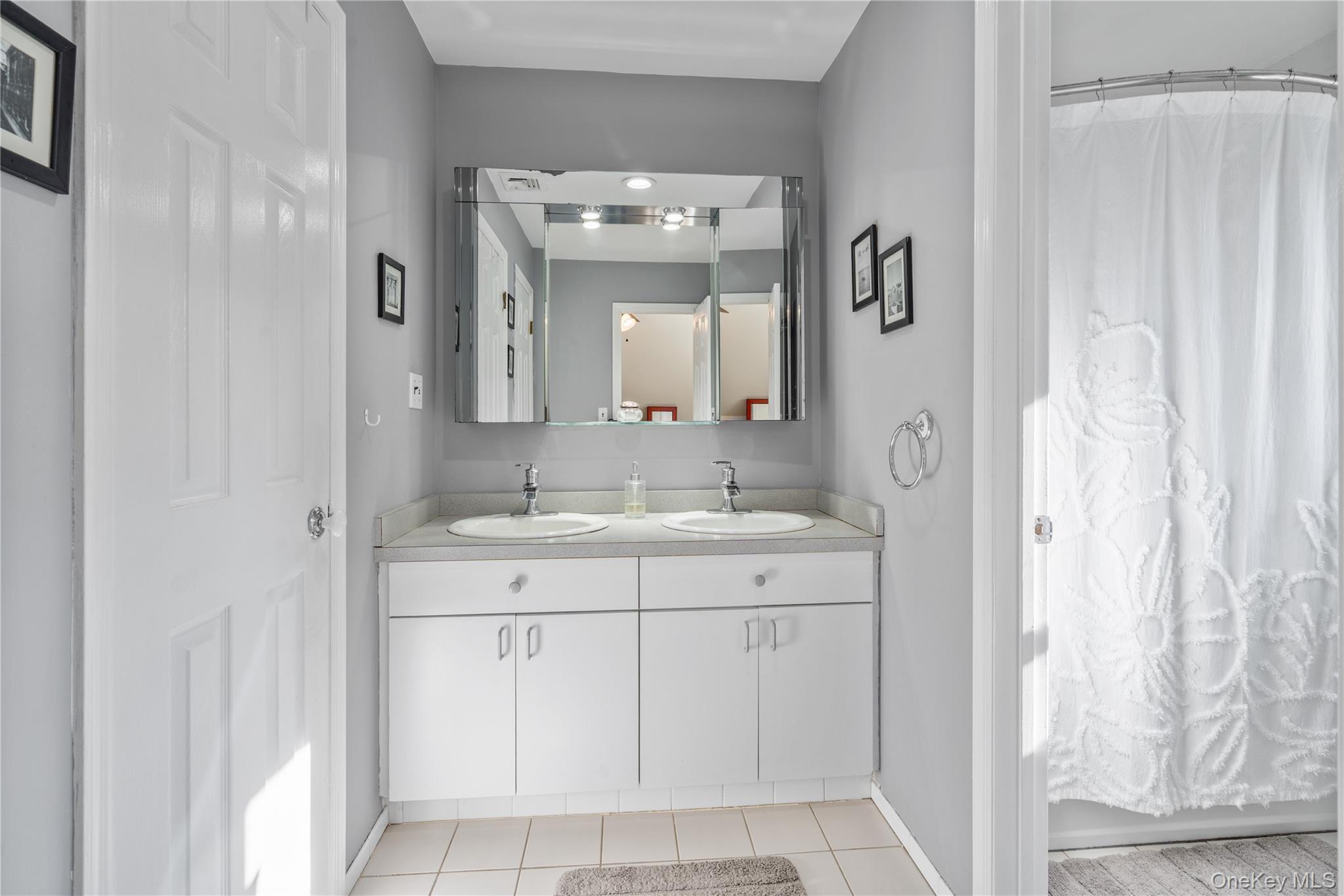 65 Birchbrook Drive, Smithtown, NY 11787