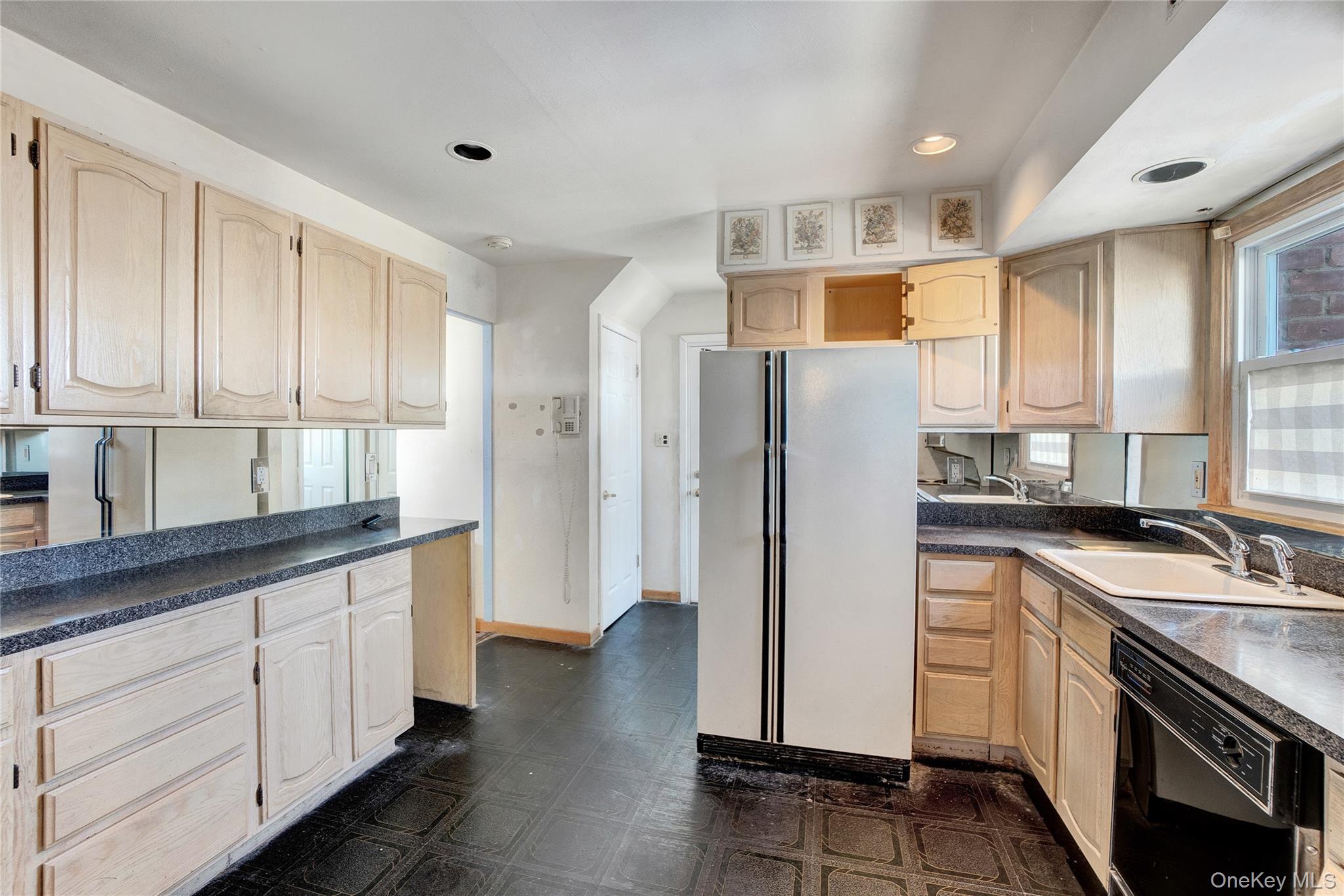 212 Newbridge Road, Hicksville, NY 11801