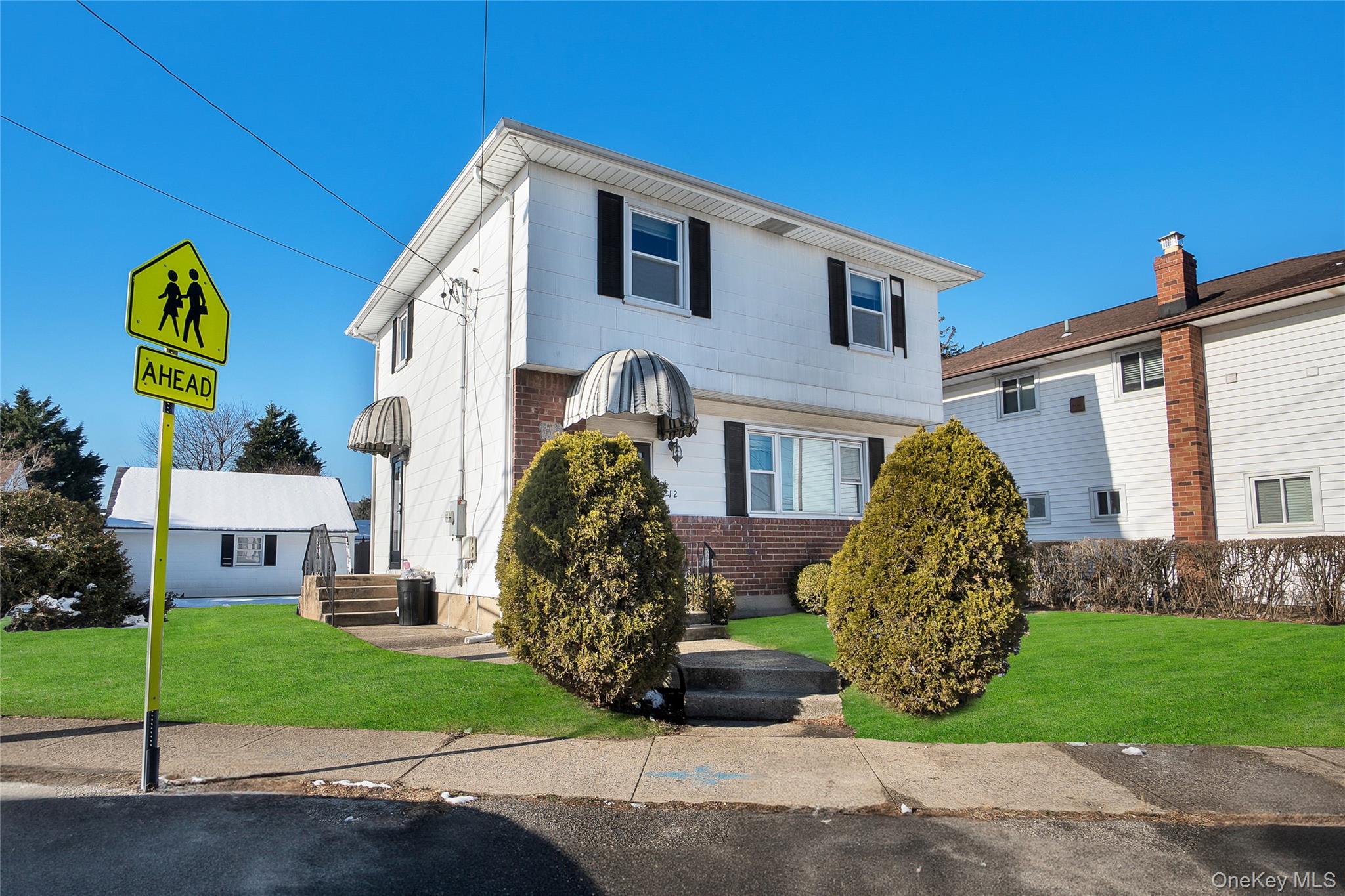 212 Newbridge Road, Hicksville, NY 11801