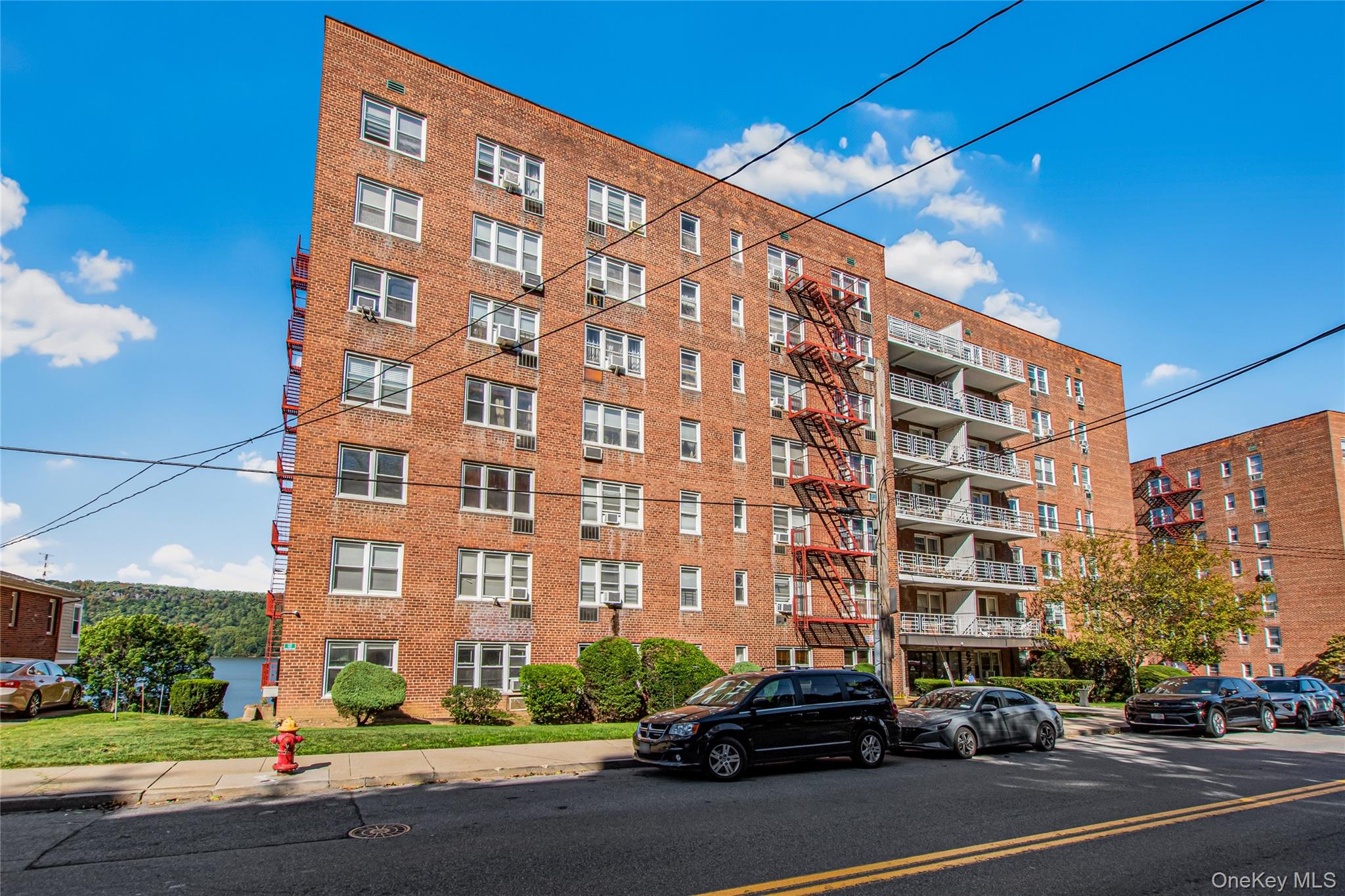 679 Warburton Avenue # 2R, Yonkers, NY 10701