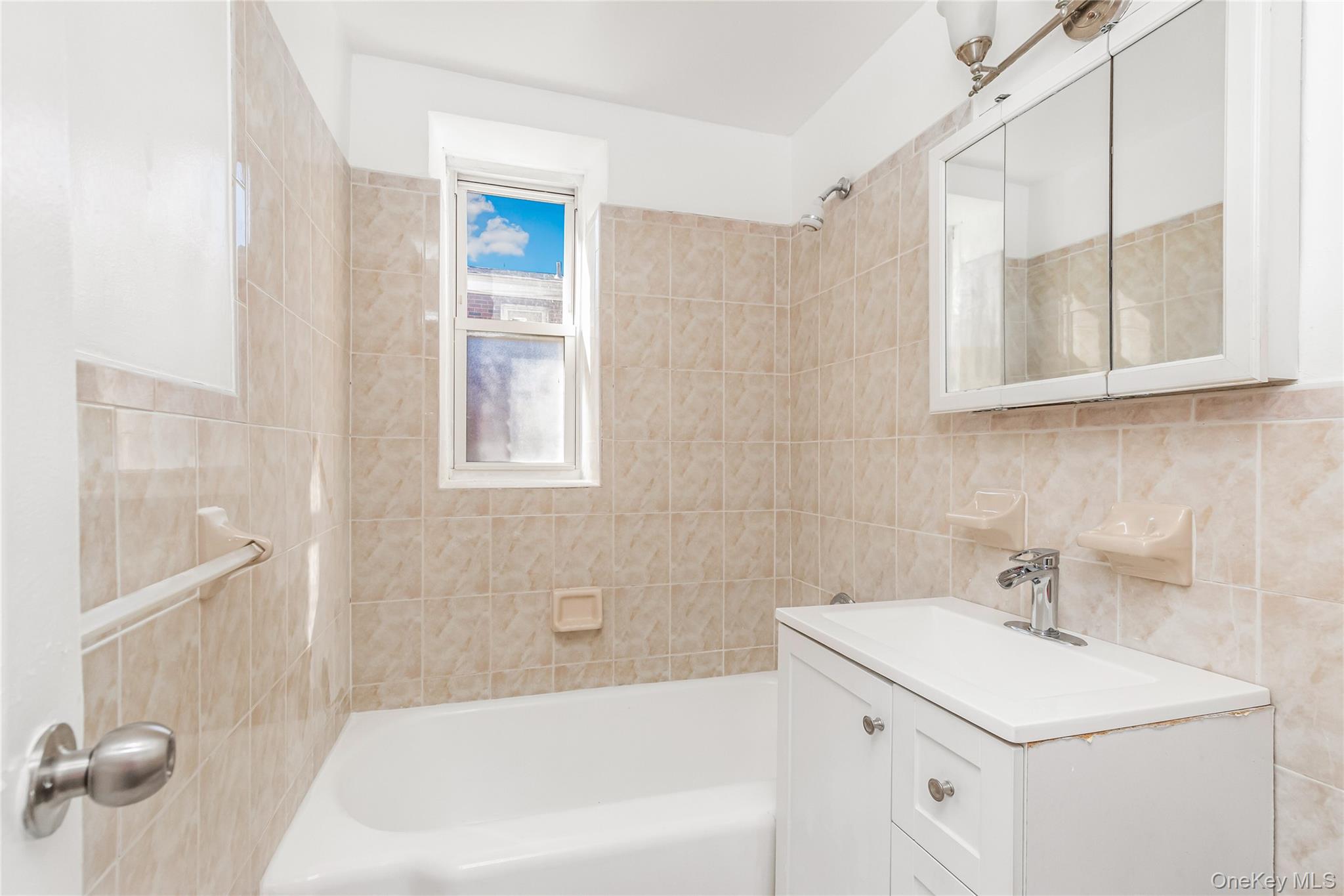 679 Warburton Avenue # 2R, Yonkers, NY 10701