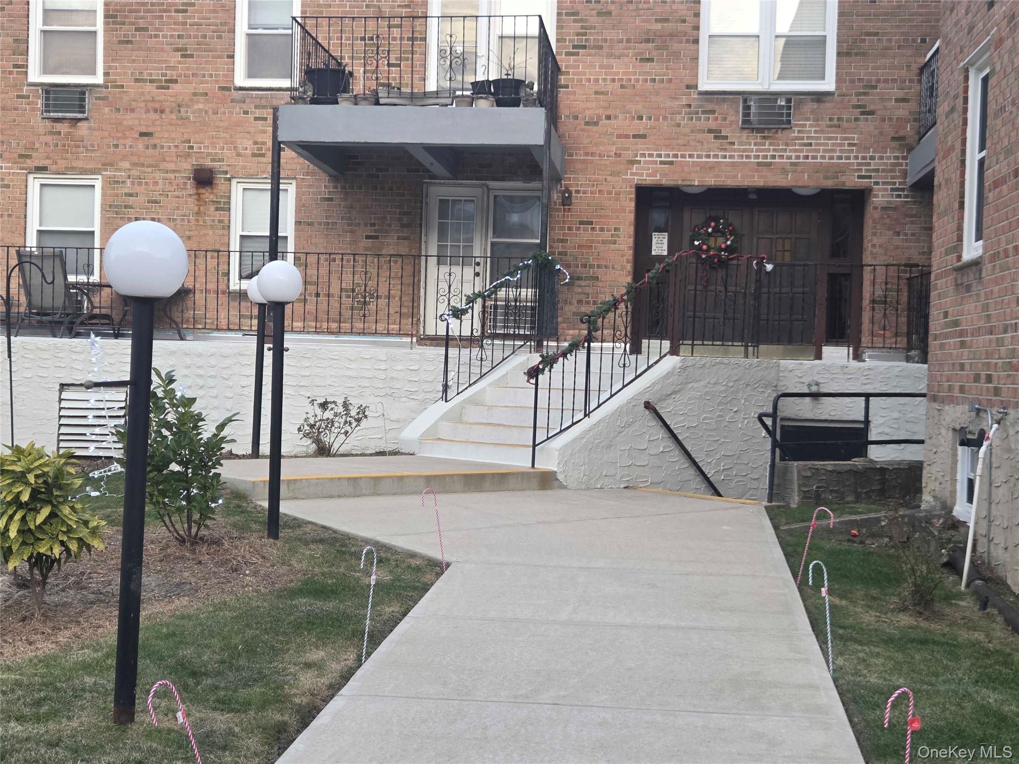 570 Broadway # 16A, Lynbrook, NY 11563