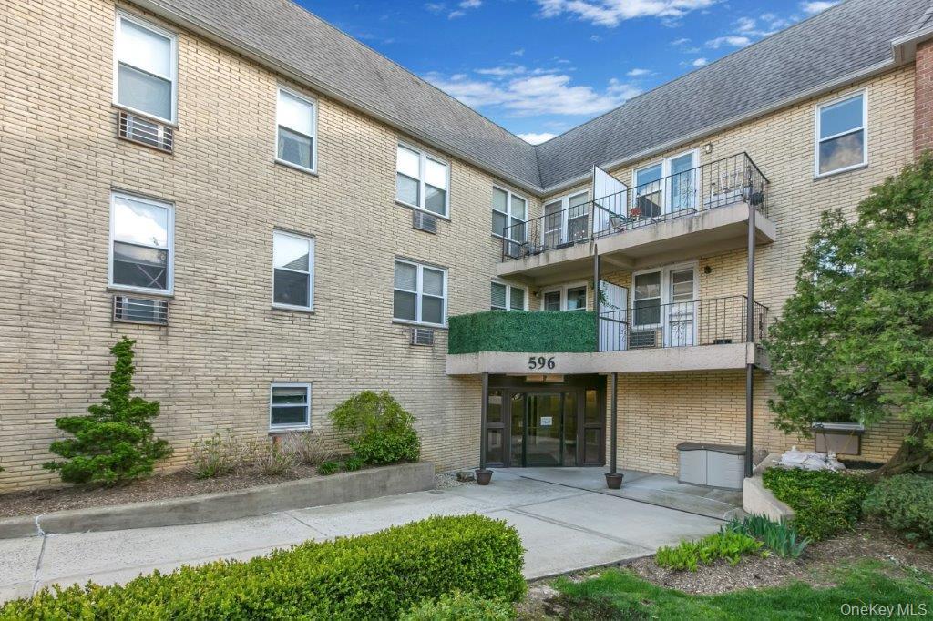 570 Broadway # 16A, Lynbrook, NY 11563