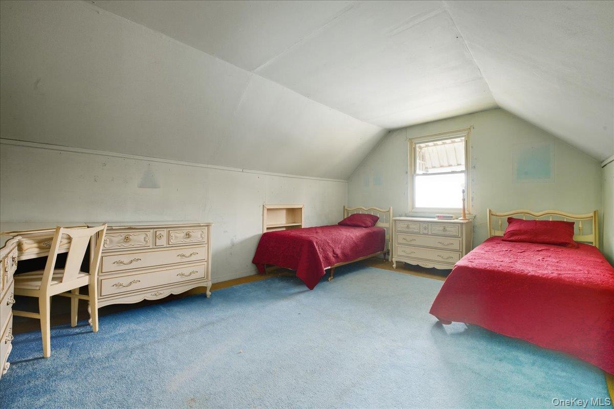 25 Lois Lane, Farmingdale, NY 11735