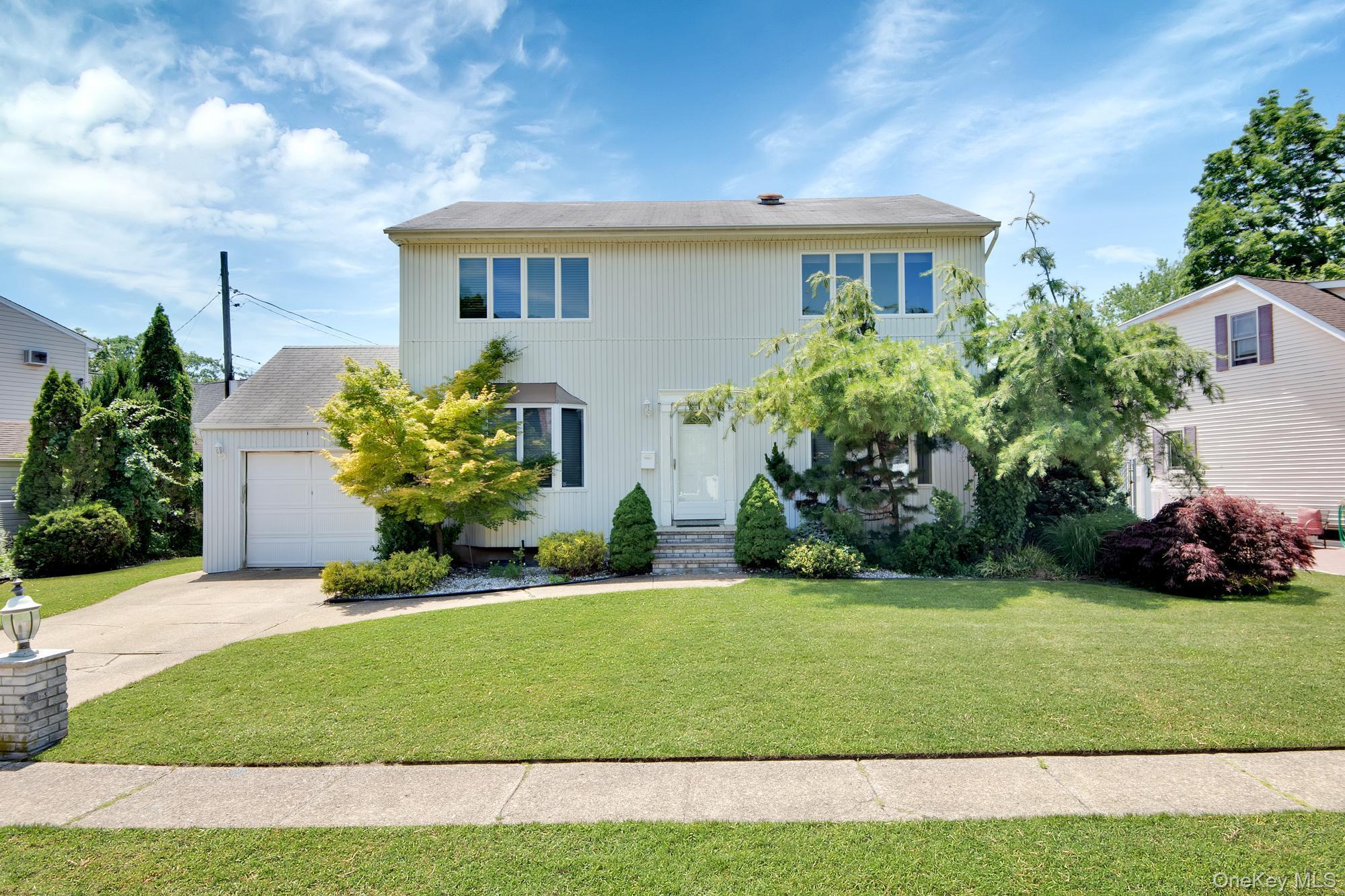 977 Woodcliff Drive, Franklin Square, NY 11010