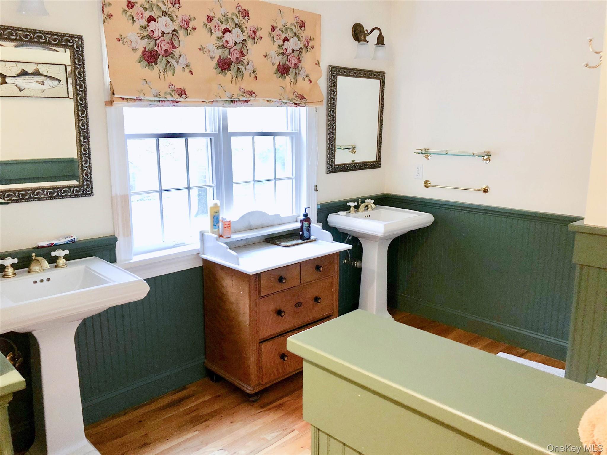 10 Deer Path, East Hampton, NY 11937