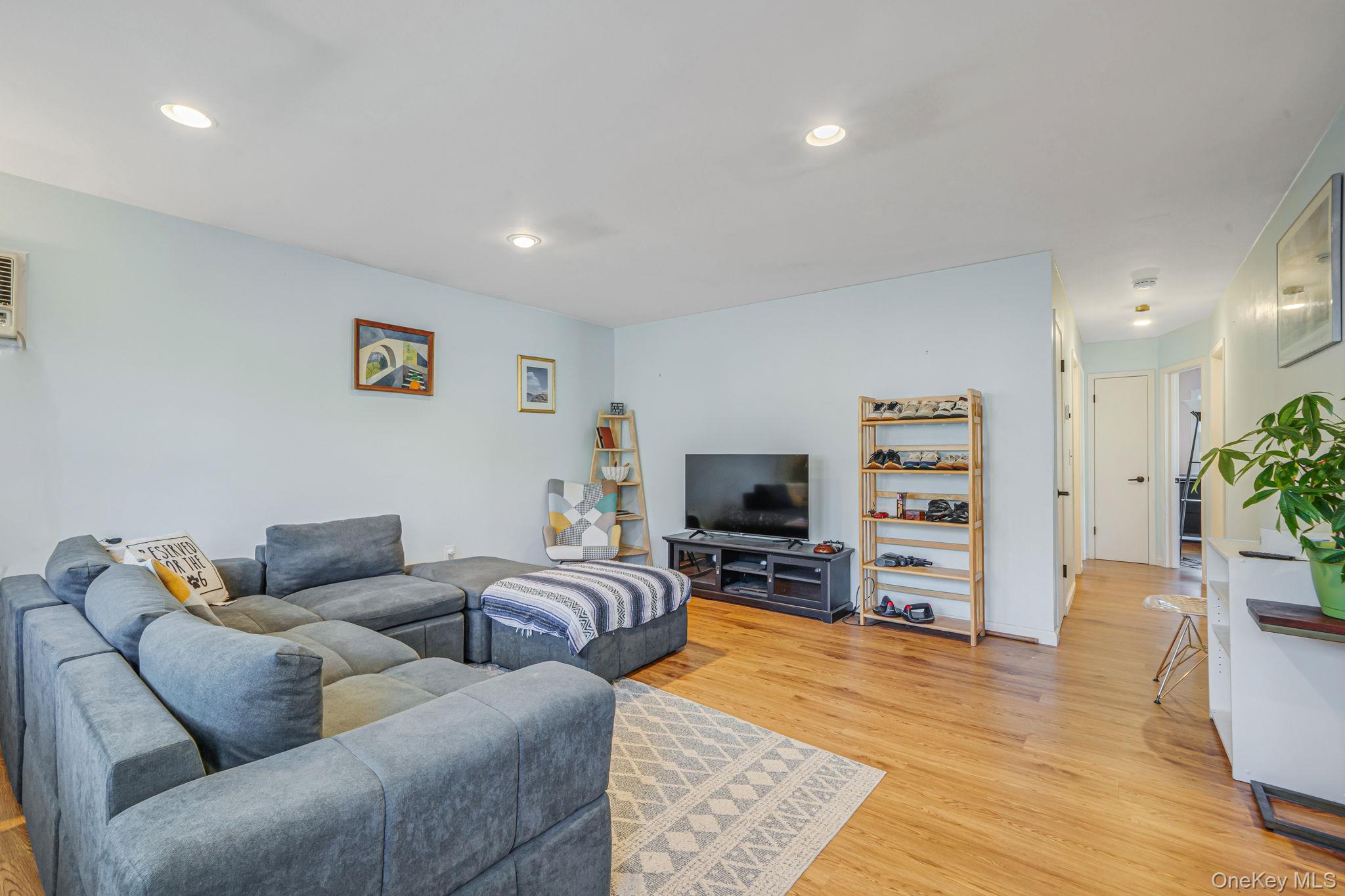 39 Kay Road, Calverton, NY 11933