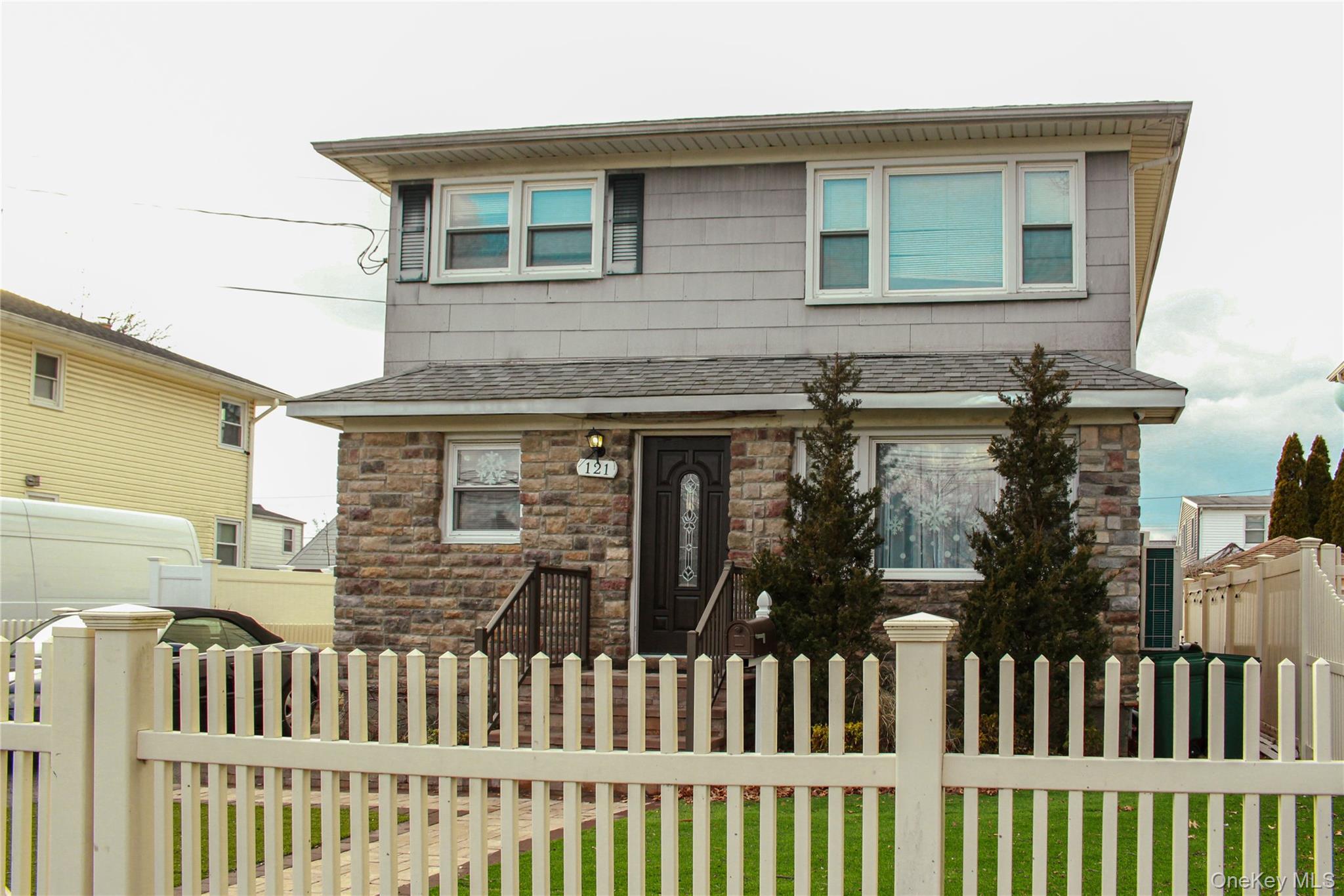 121 Nassau Boulevard, West Hempstead, NY 11552